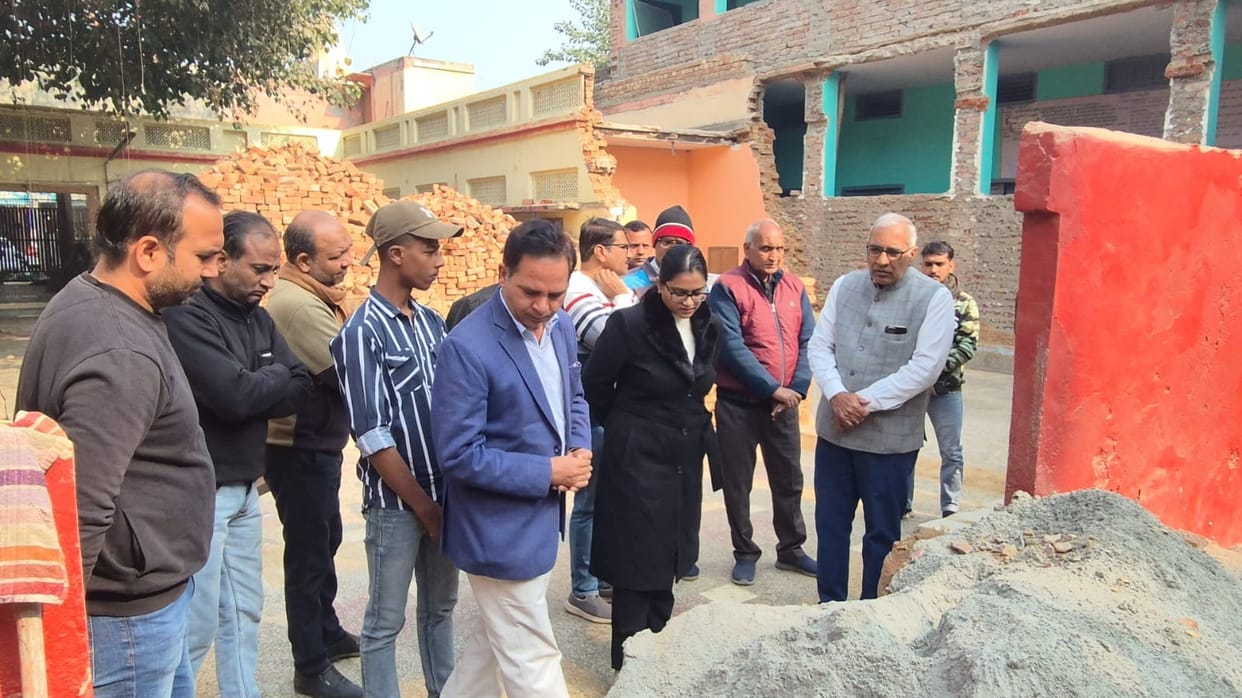 Playing with the safety of girl students, school running in a building with weak walls