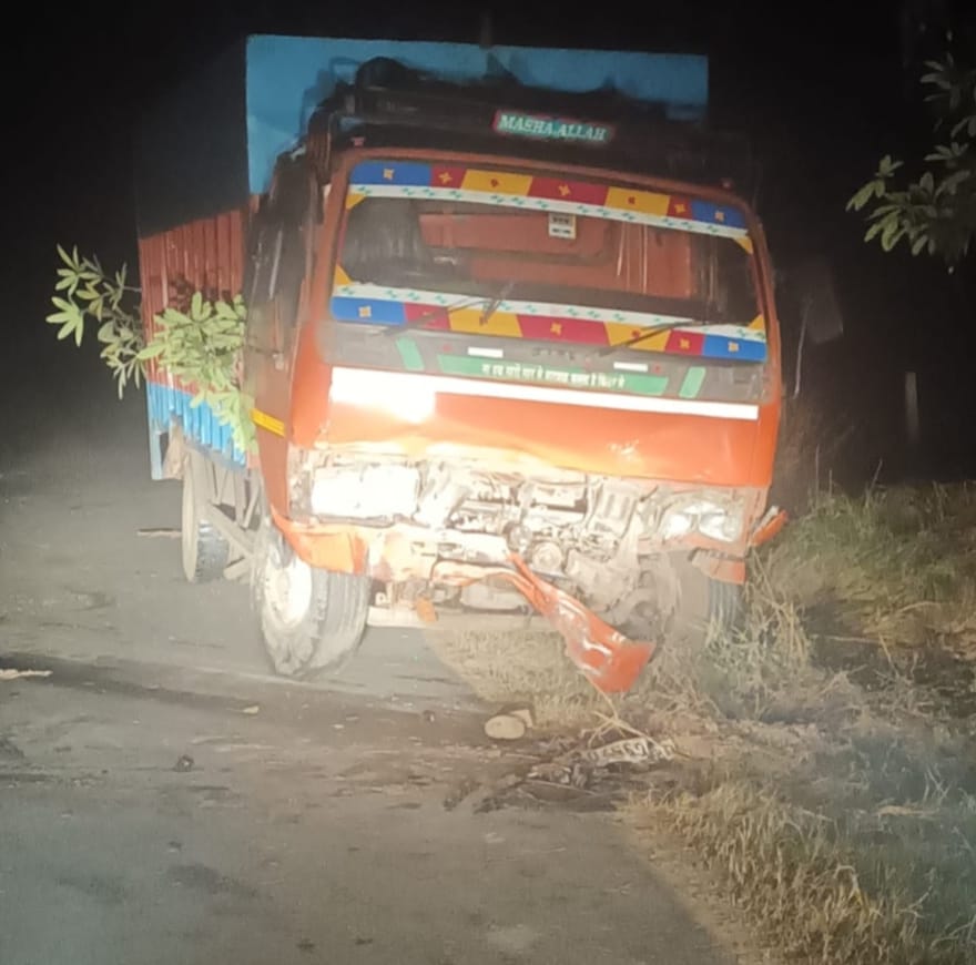 Mini truck dragged the car 40 meters away