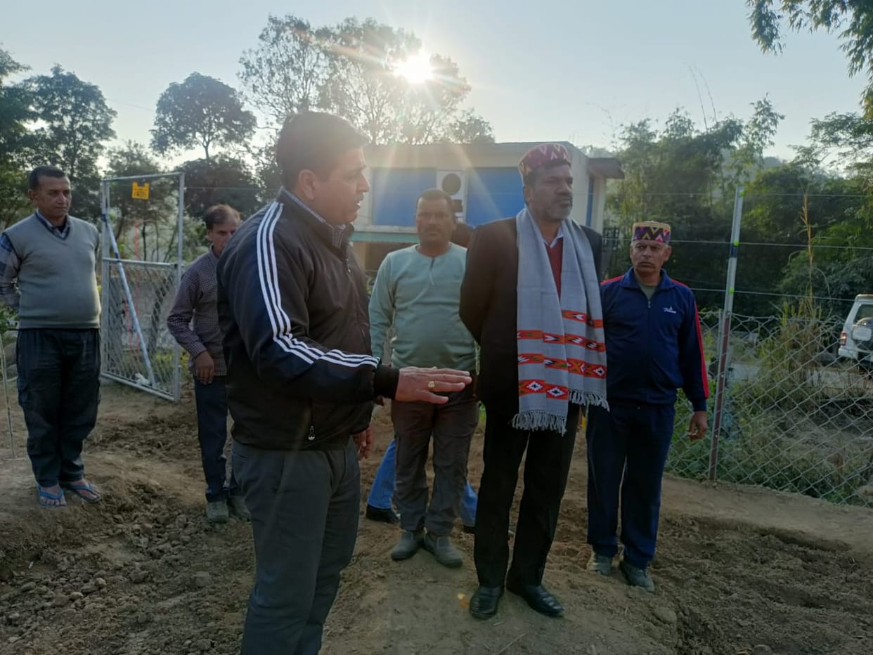 Secretary of Horticulture Department inspected the garden
