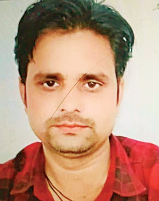 Bag factory salesman found dying on a pile of sand, dead