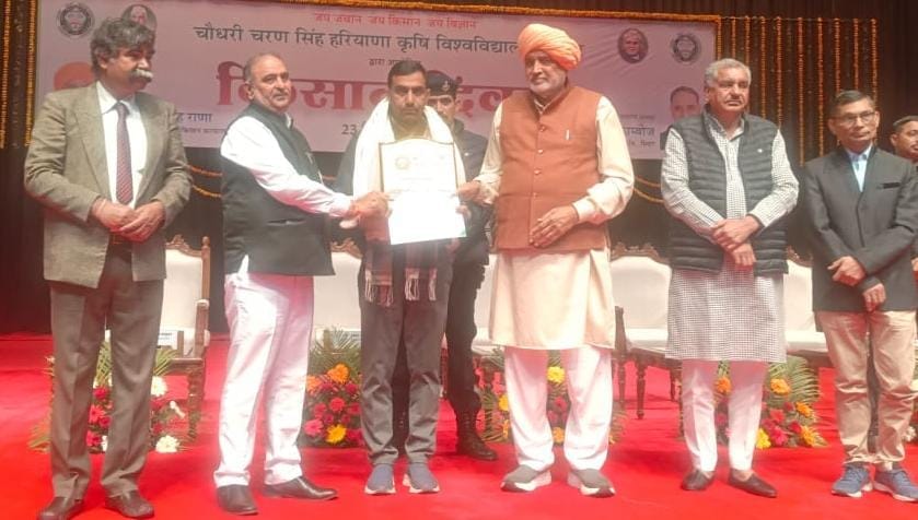Progressive farmer Virendra gets state level honour: Plants are prepared using Israeli method, demand in 11 states of the country