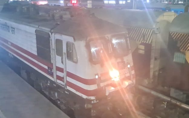 Lateness of trains increased the problems of passengers