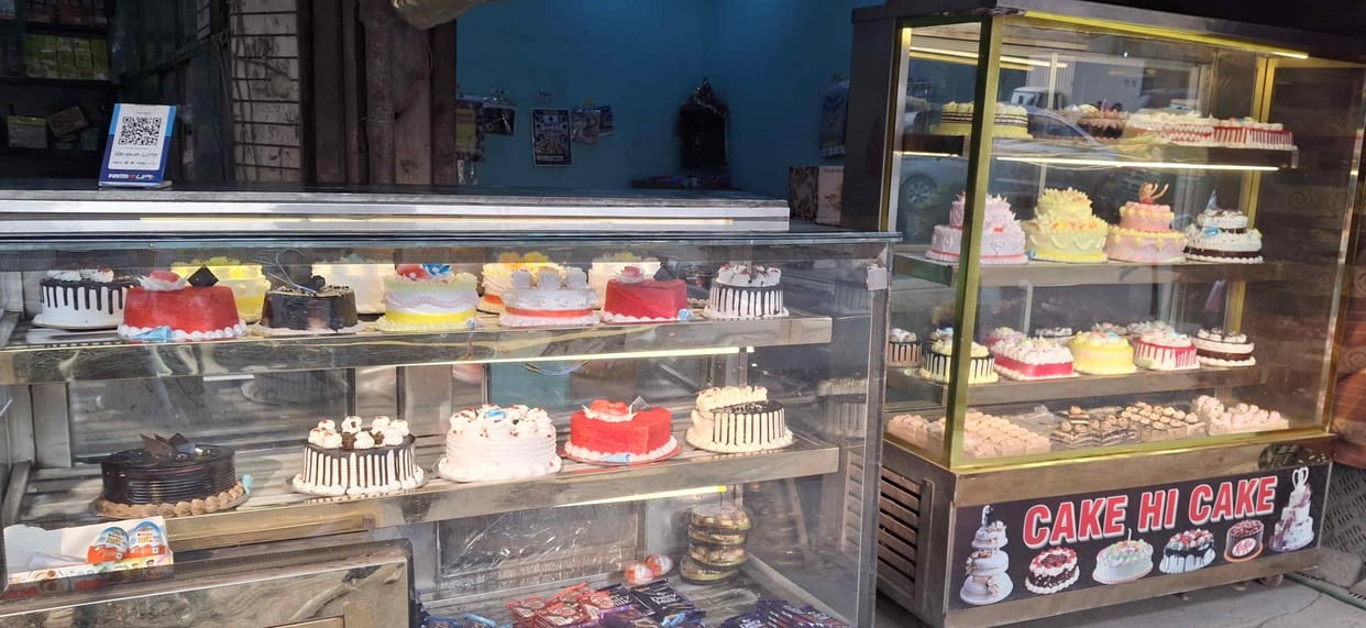 Christmas is near, many varieties of cakes are being prepared in shops