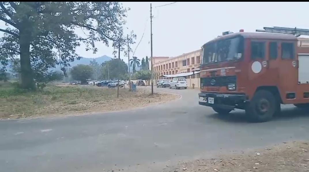 Force started arriving to demolish government residences