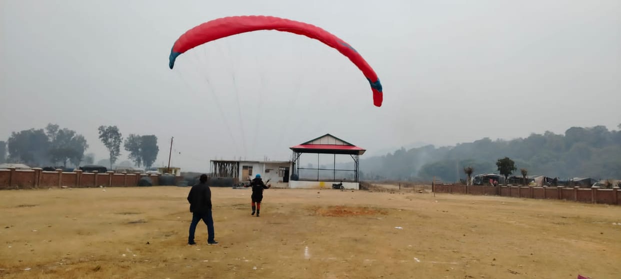 Successful trial of paragliding in Jahu