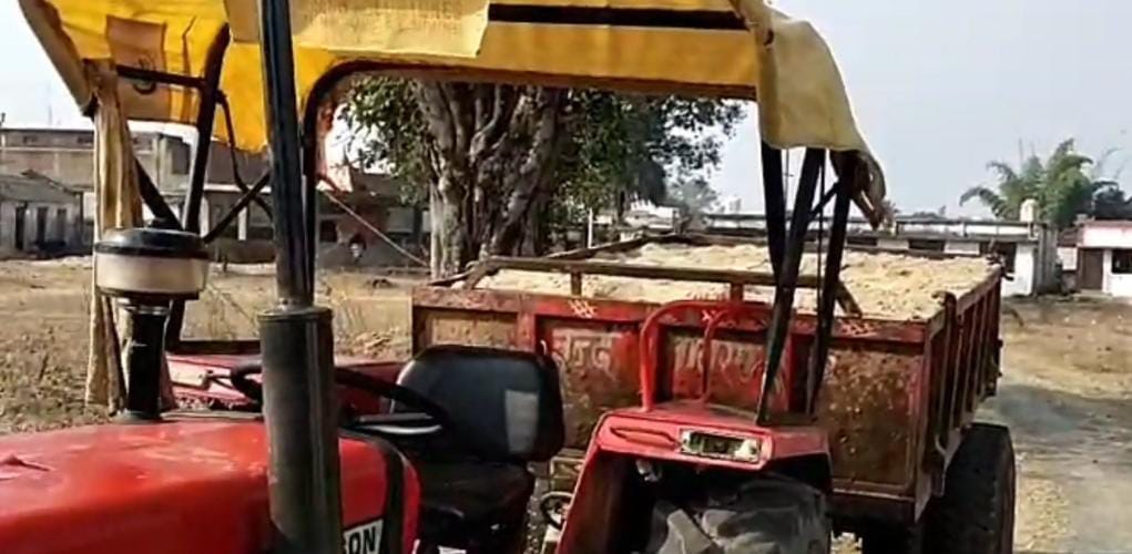 जप्त ट्रैक्टर