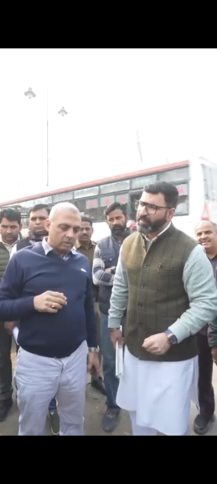 Seeing the filth spread in the vegetable market, the MLA got angry at the officials, said - I will issue a notice