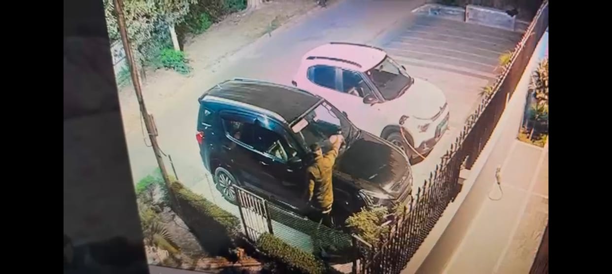 Masked man sprinkled petrol and burnt the car