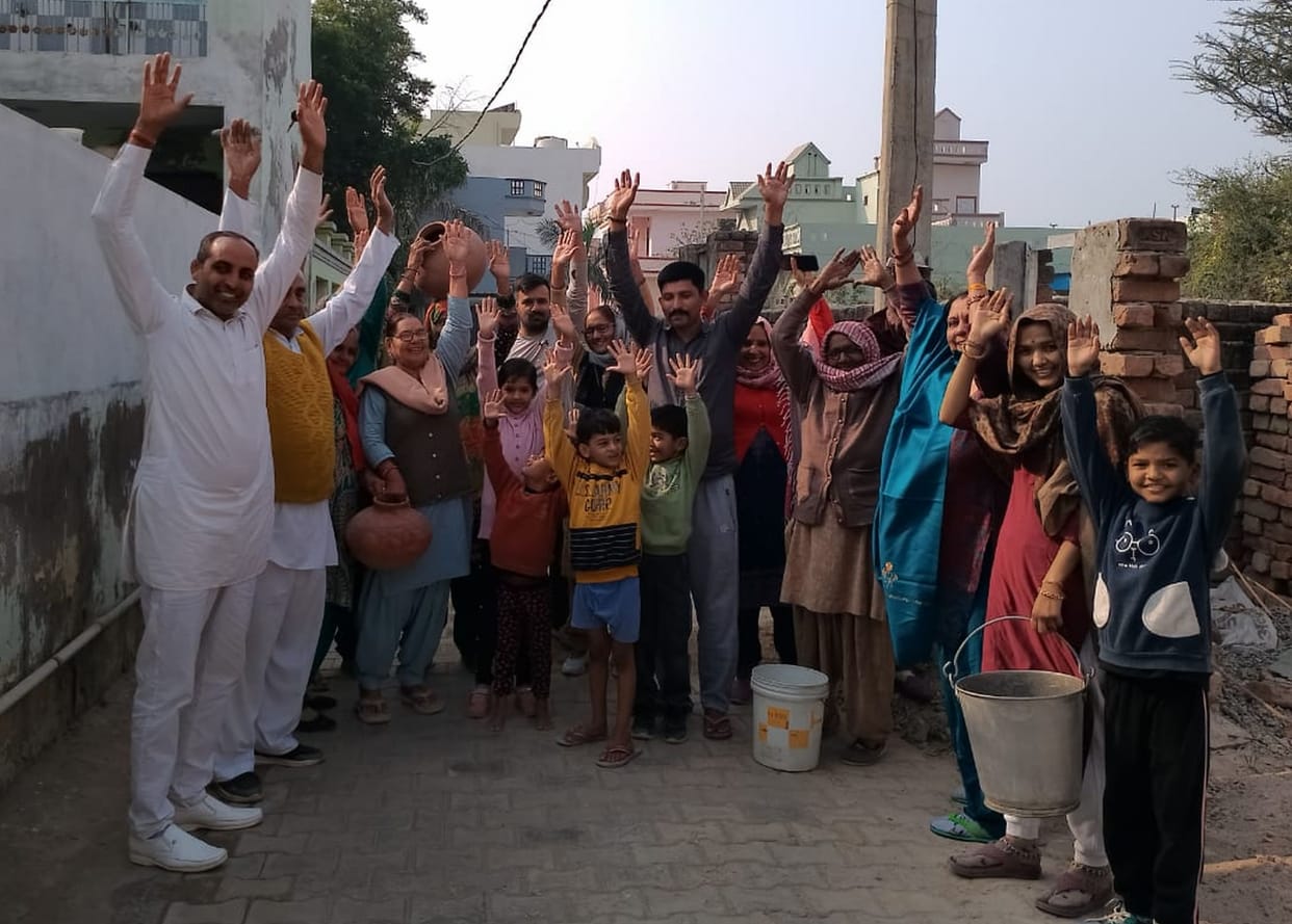 women protested for water