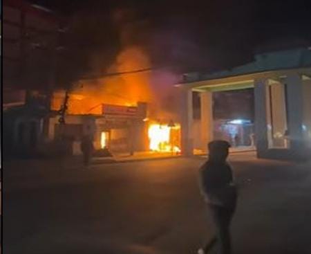 Four shops burnt down in a fire caused by a short circuit