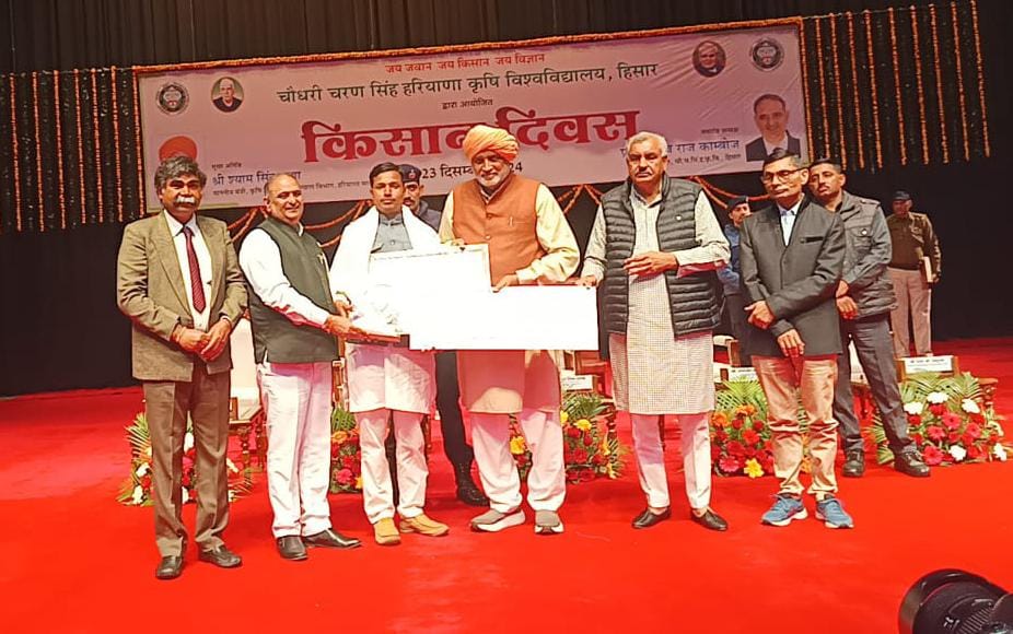 Progressive farmer Yashpal received Kisan Ratna Award