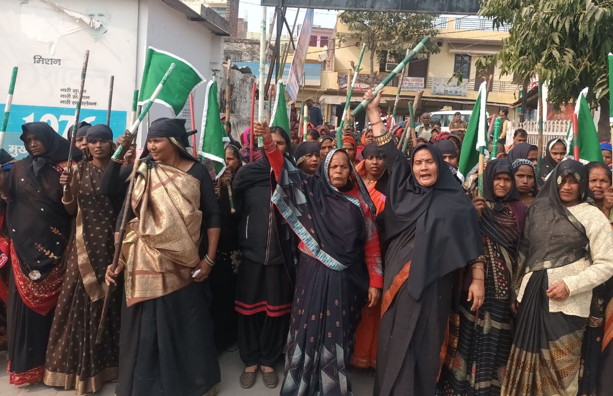 Women enraged by the indecency of the home guard during the demonstration