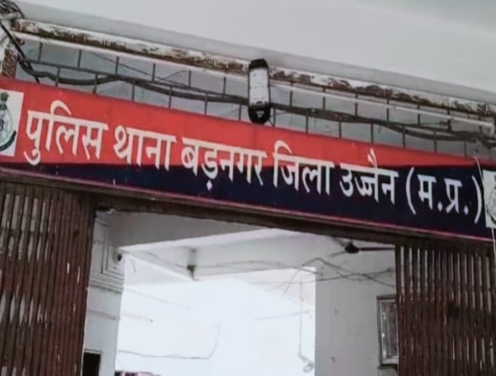 Ujjain News Desperate woman hanged herself after love marriage police found deceased diary near body