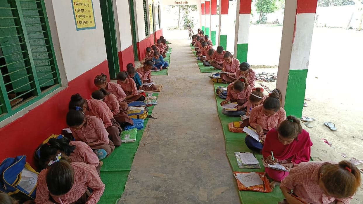 Examinations started in 984 schools