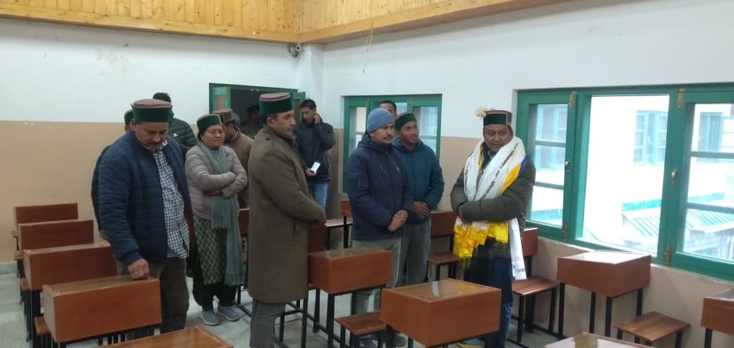 Minister Jagat Singh Negi did surprise inspection of Nigulsari School