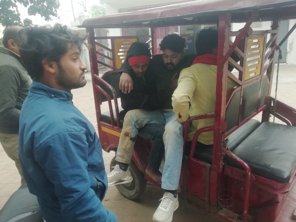 Rapid firing on young man on suspicion of being an informer