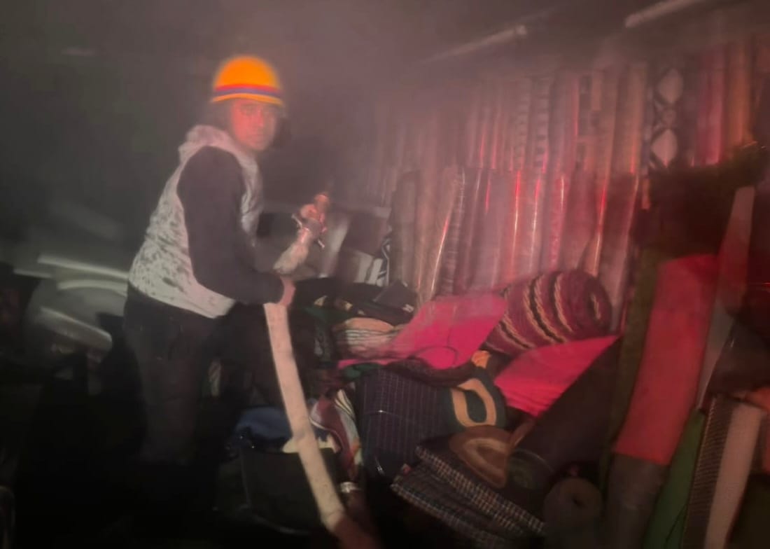 A massive fire broke out in the stock of carpets and clothes.