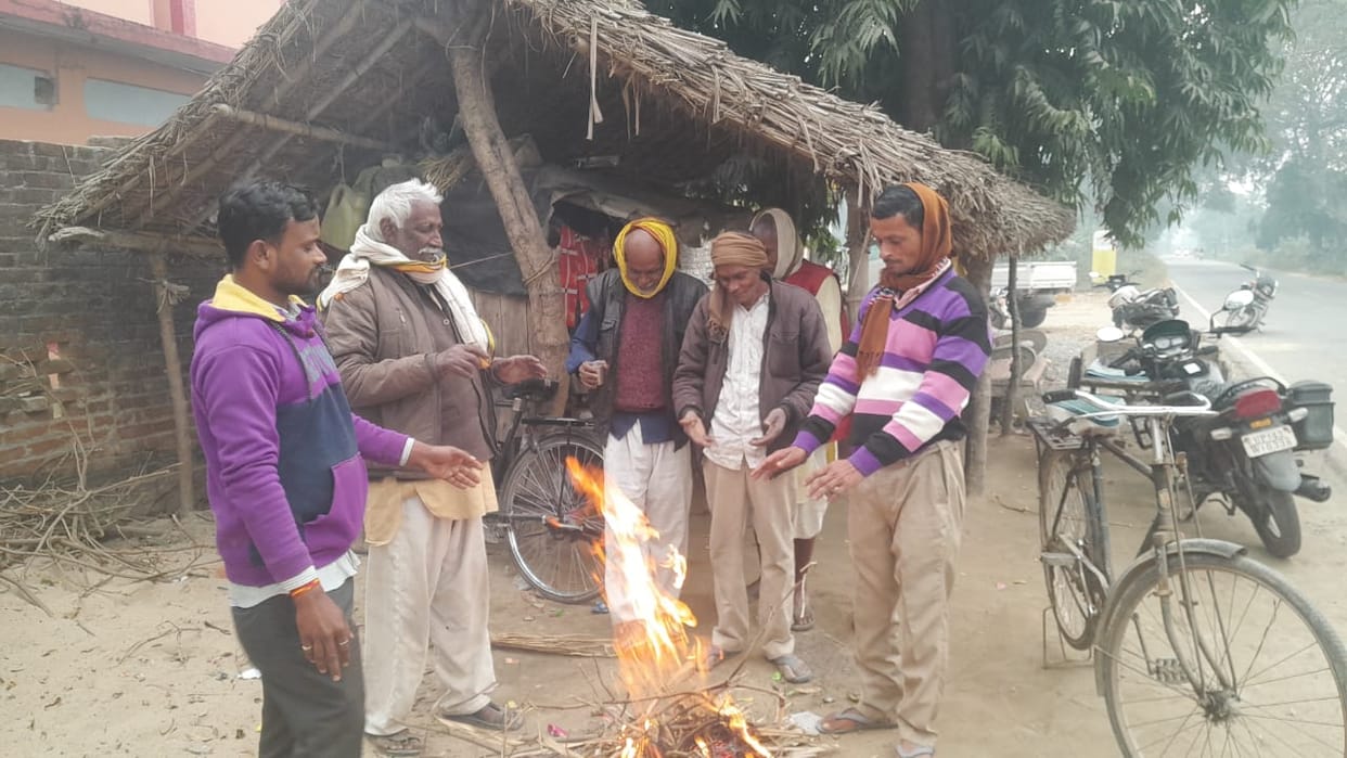 Clouds remained with drizzle, cold winds blew