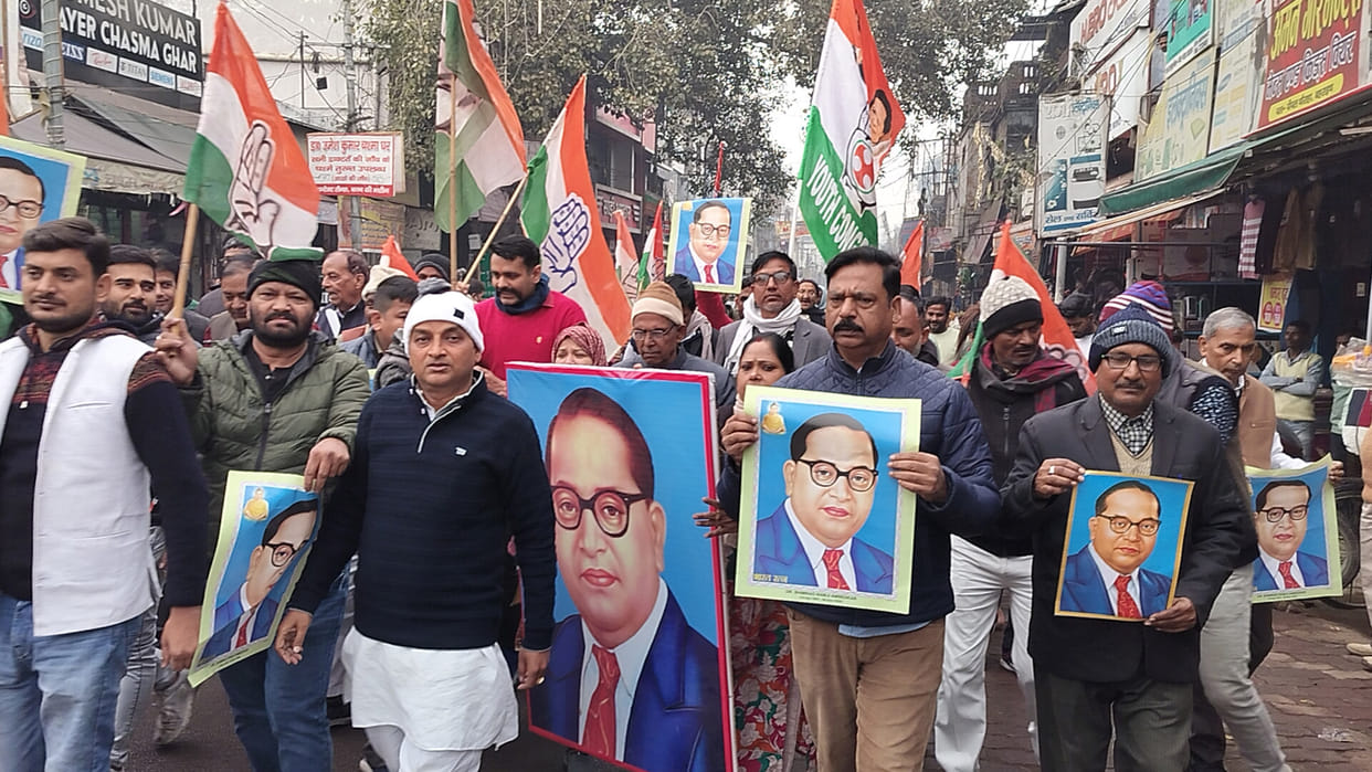 Demonstration of Congress and BSP workers against Home Minister