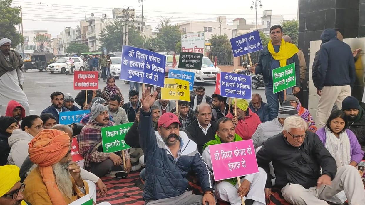 Demand to dismiss the Vice Chancellor