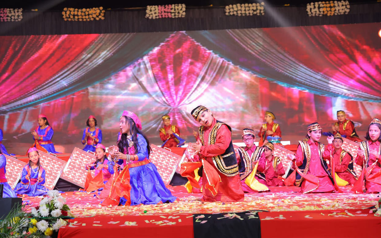 Children looted the gathering with songs, music and dance