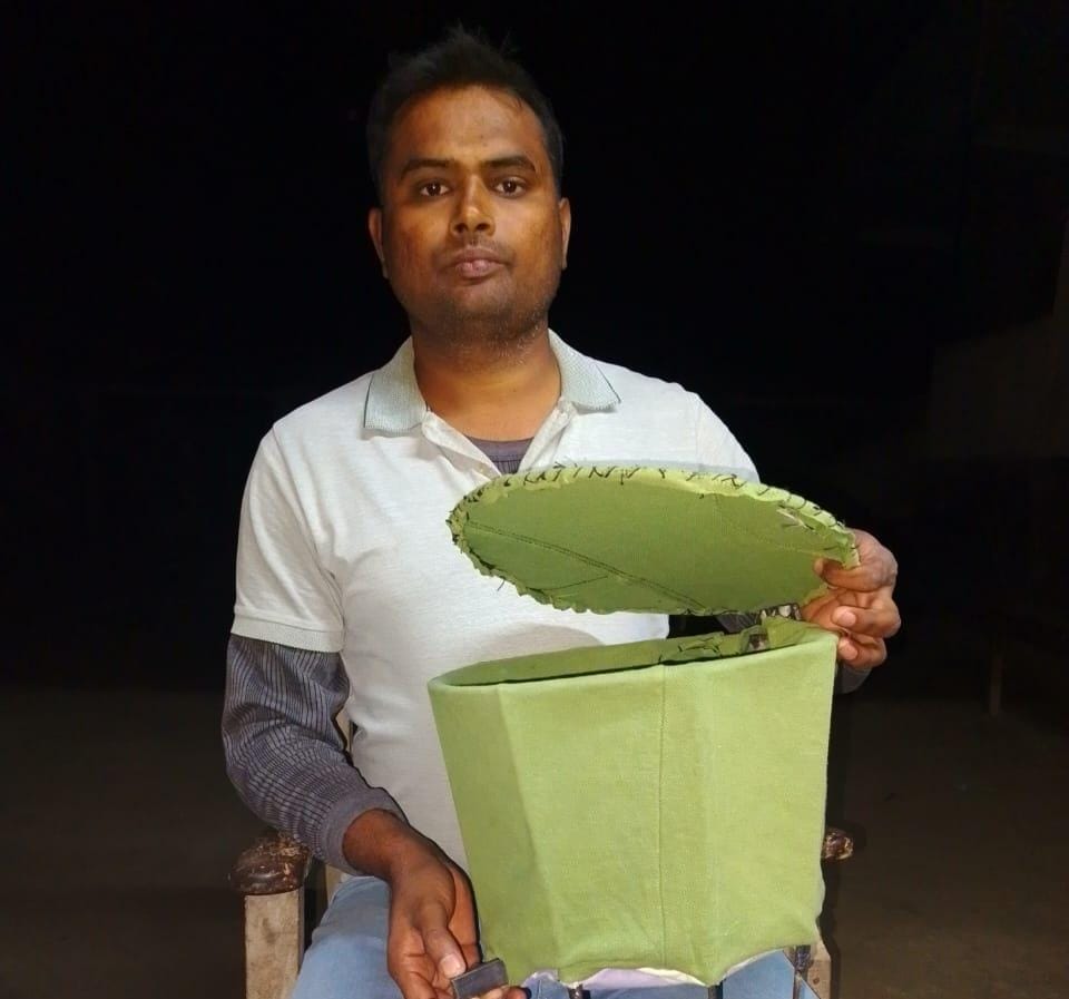 Bihar news : Muzaffarpur Youth made eco friendly dustbin, will help in creating plastic free world this is made from corn husks