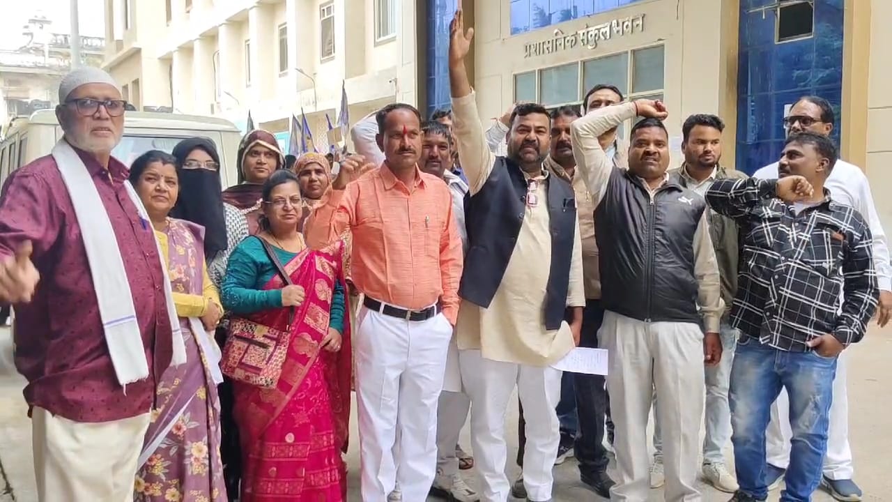 Councilors of BJP and Congress met the Collector, said - Municipal Corporation Chairman is inactive, we will bring no-confidence motion