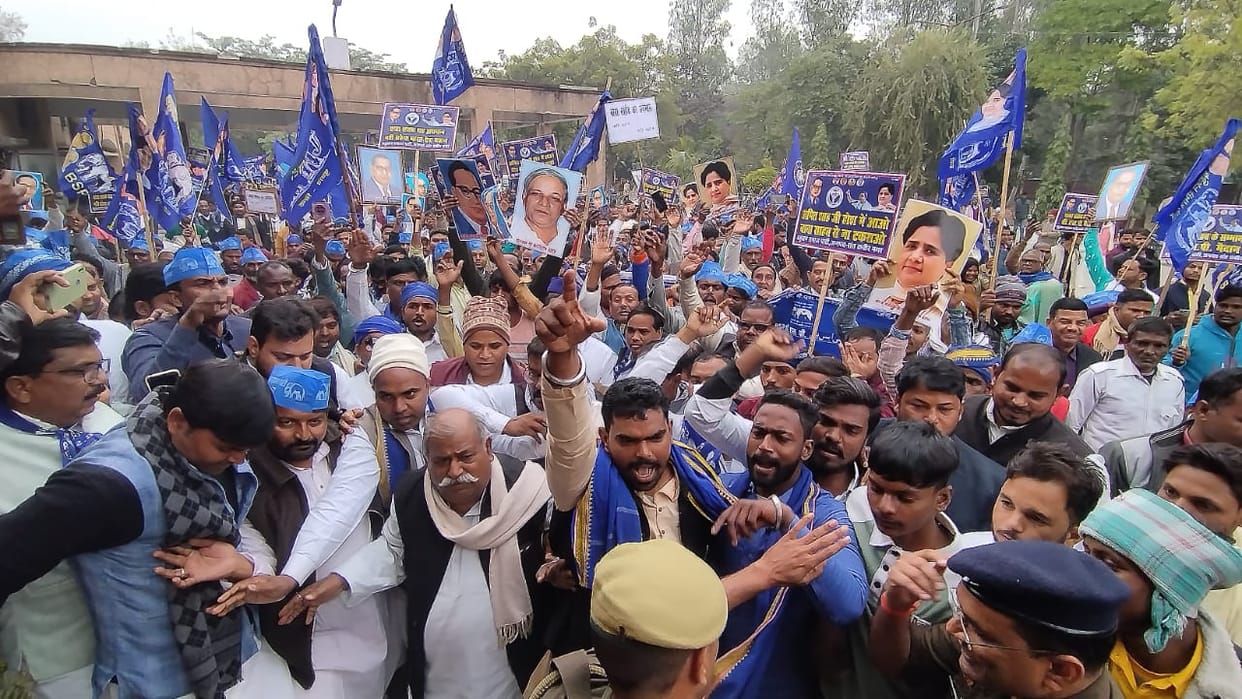 Angered by the comment on Dr. Ambedkar, BSP workers demonstrated