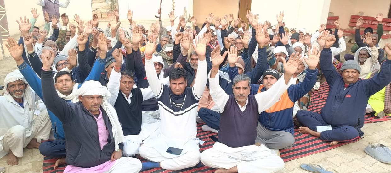 Sarpanch representative accused SDM of misbehaving in the office