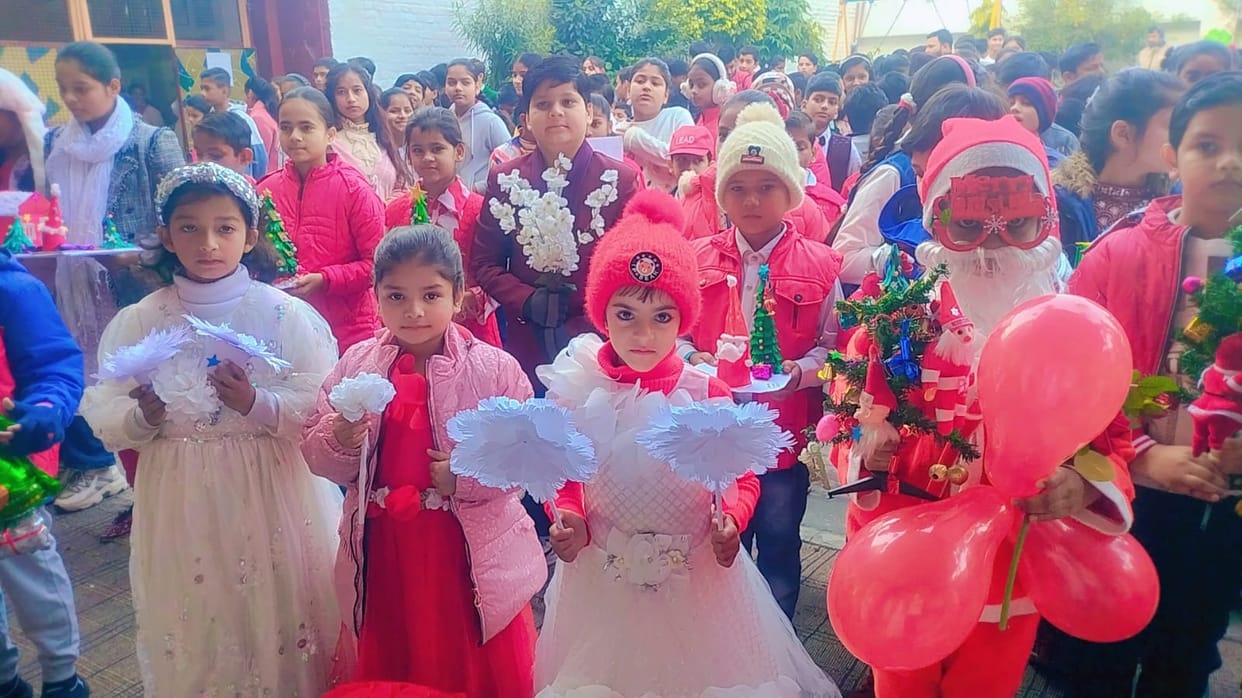 Children mesmerized everyone by dancing on Jingle Bells