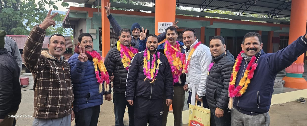 Kamlesh became the head of Auto Union Mandi after winning by four votes.
