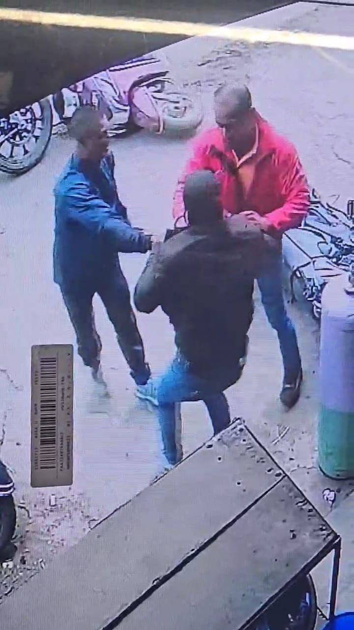The accused of murder of councilor 22 years ago, along with his friends, beat up his nephew.