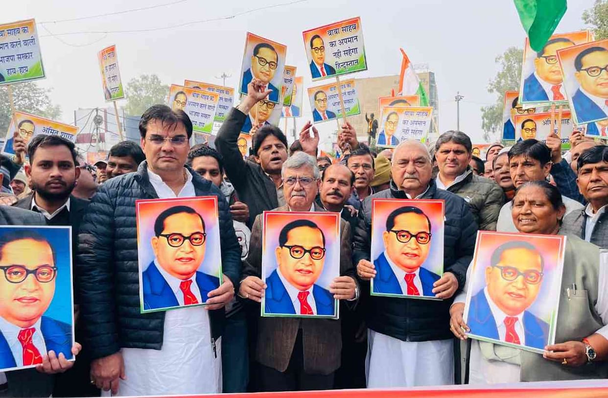 Congress workers demonstrated against the remarks on Baba Saheb