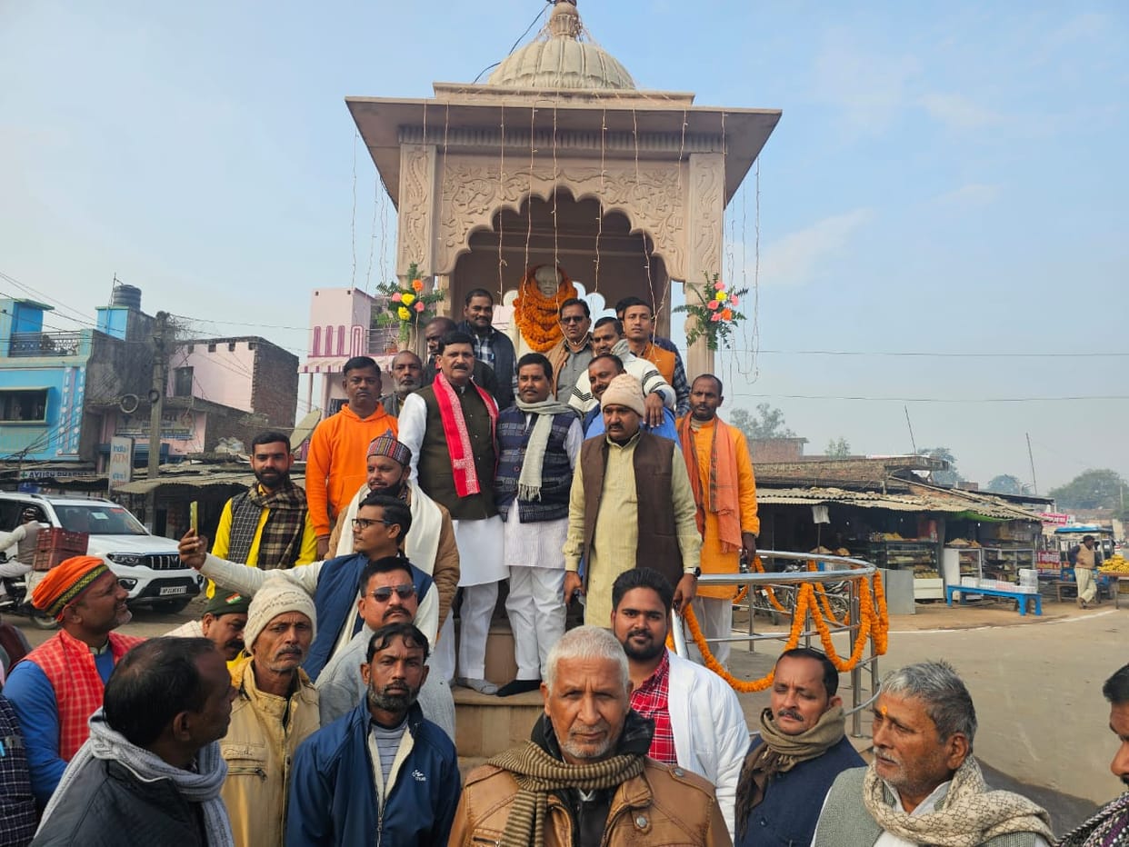 BJP members held a seminar on Atal Jayanti, took out a march