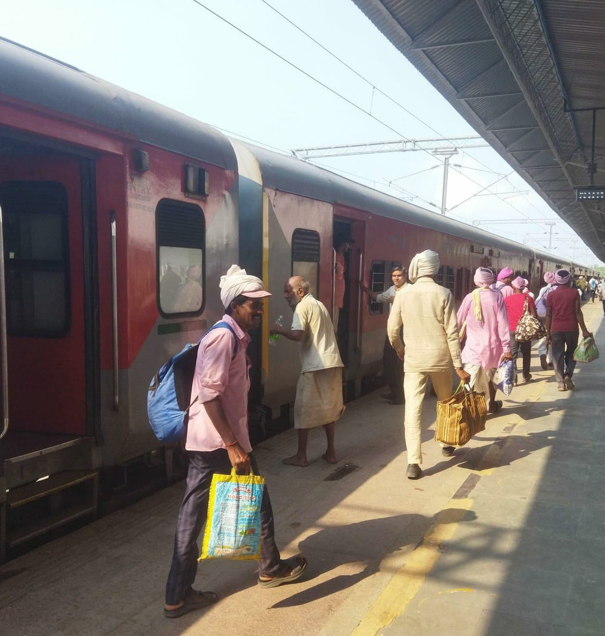 Ala Hazrat Express train arrived three hours late