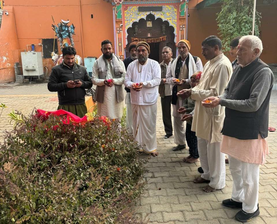 Sins are destroyed just by seeing Tulsi: Rameshwar Das.