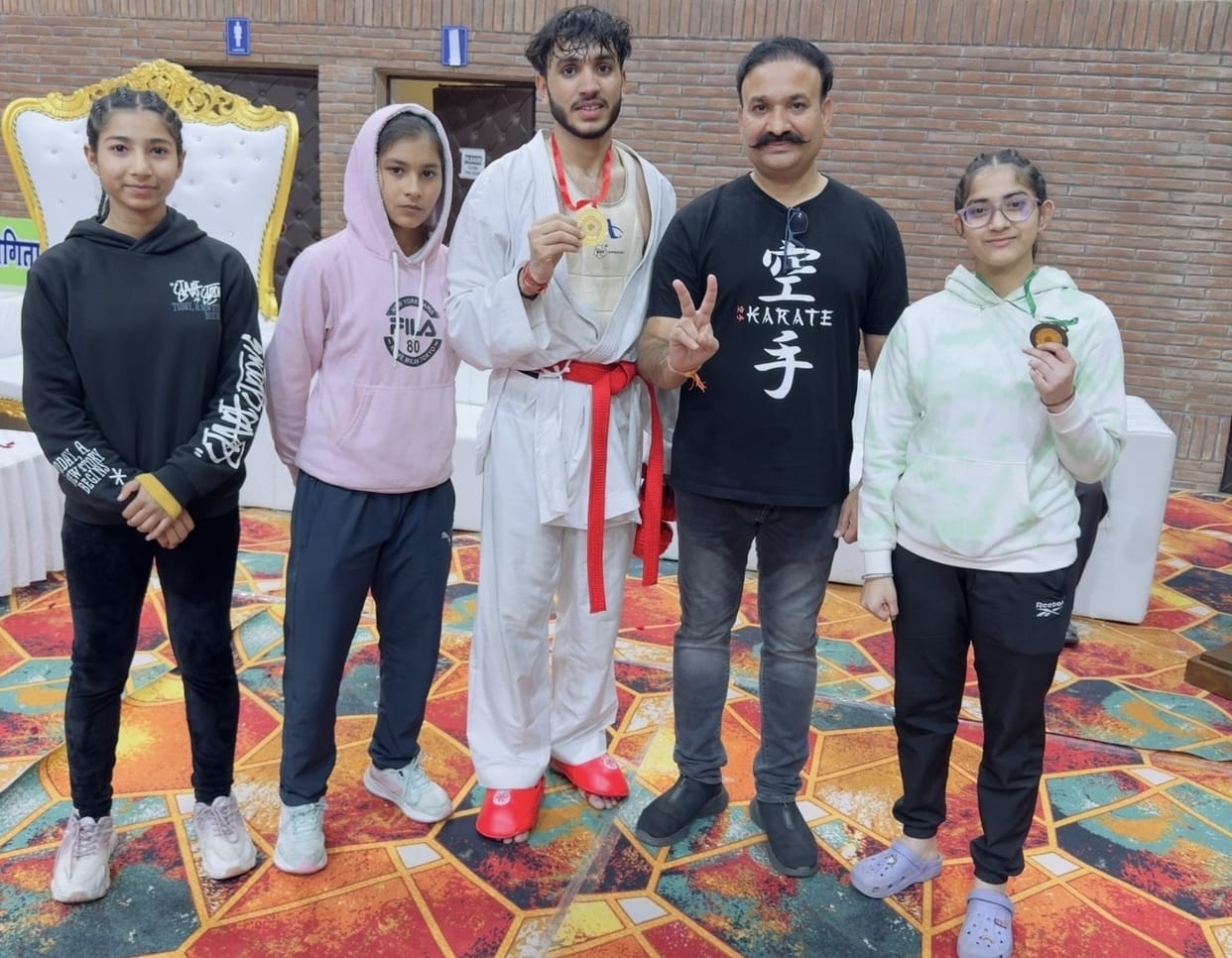Aryan won gold among boys, Aayushi won bronze among girls