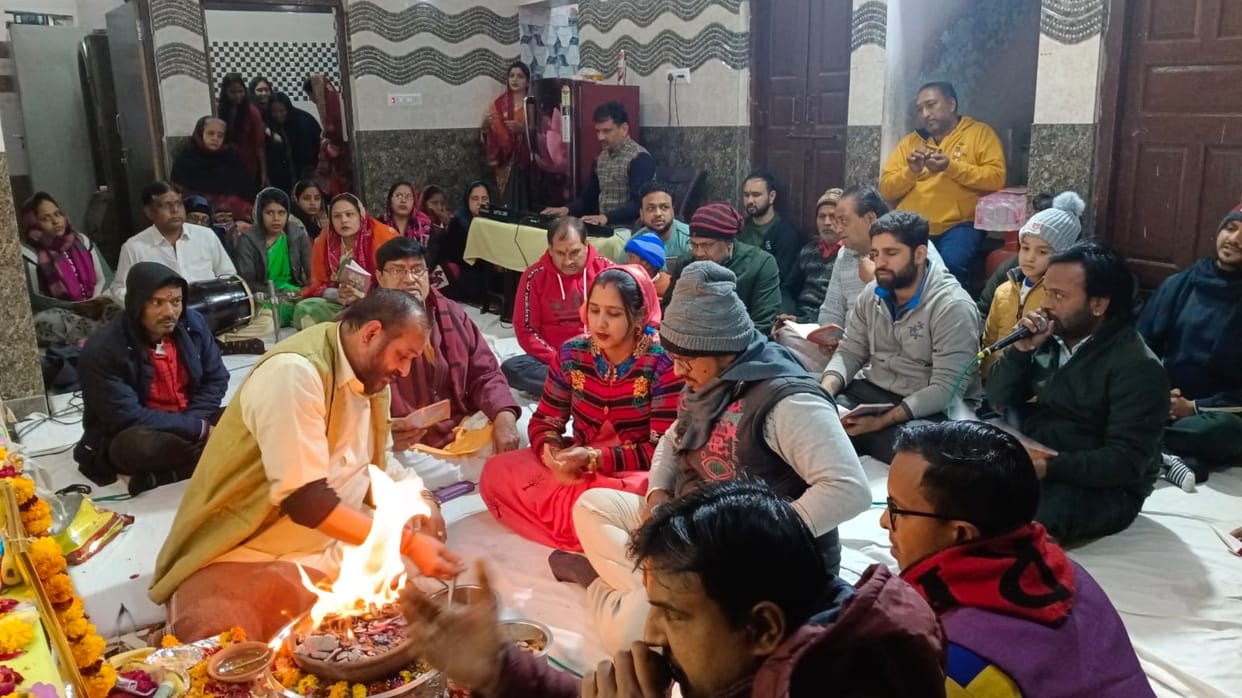 Sung the couplets of Sunderkand Paath