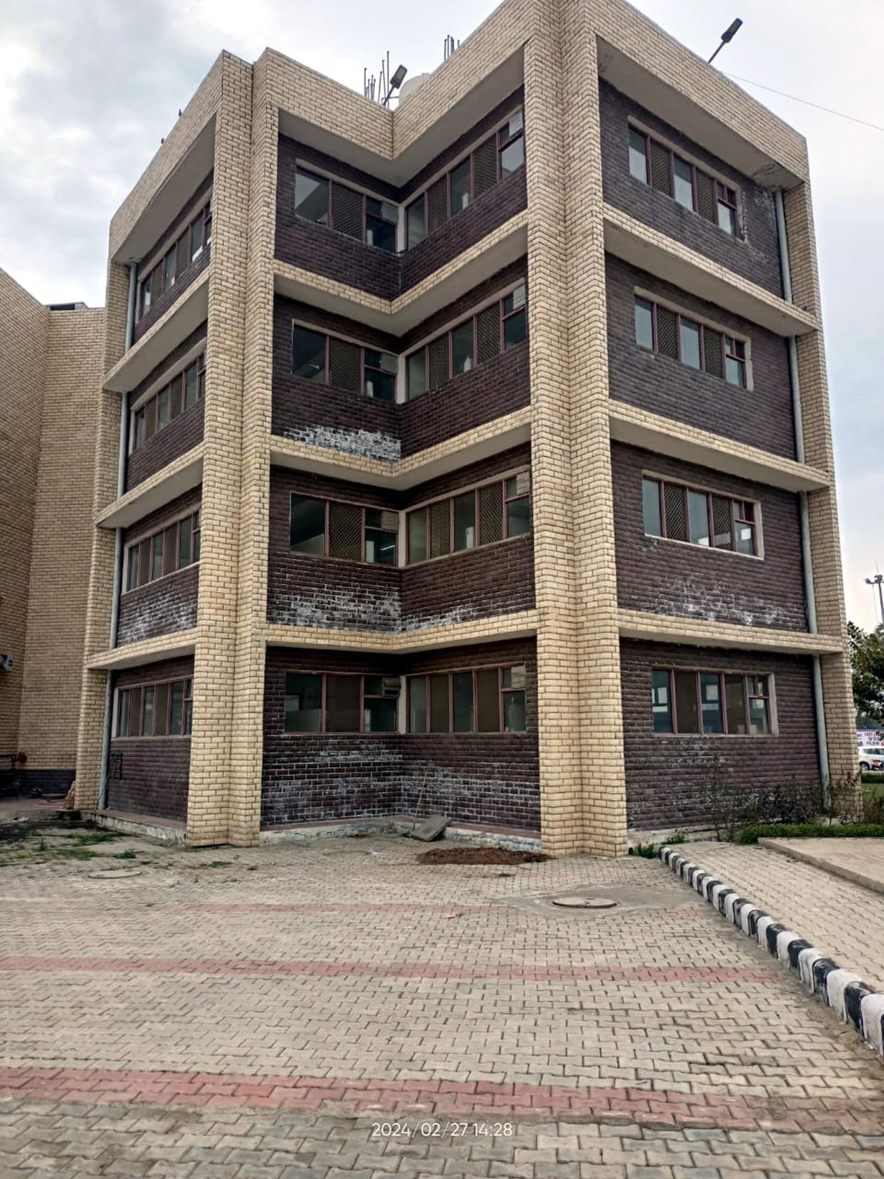 The condition of the rooms built at the new bus stand deteriorated due to dampness