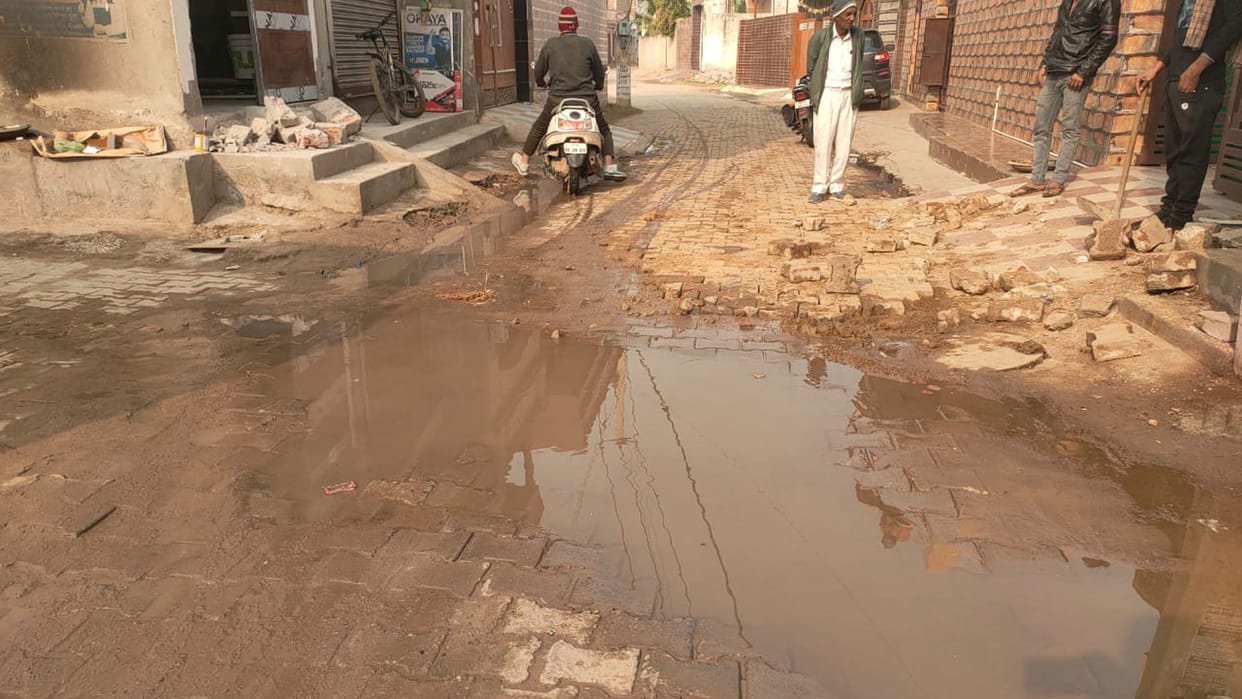 cever water on road