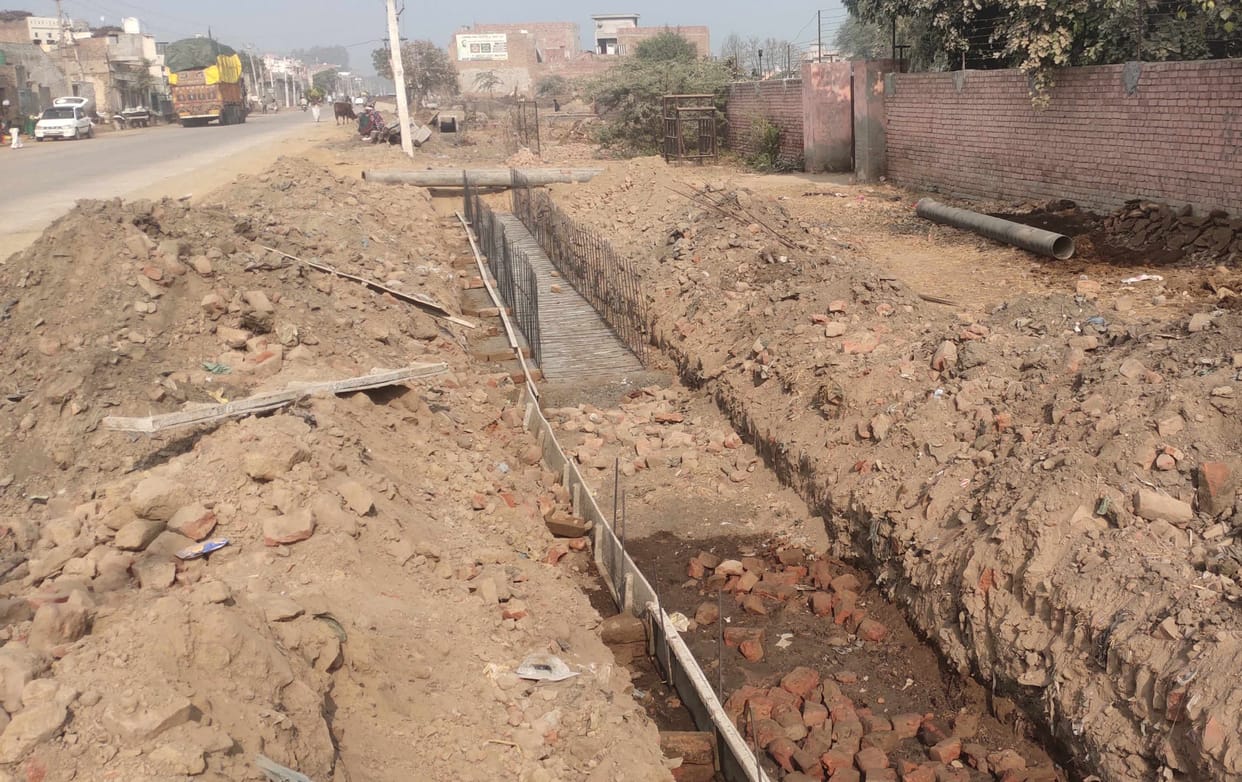 Allegations of using substandard construction material in the drain being constructed along the NH in Saman