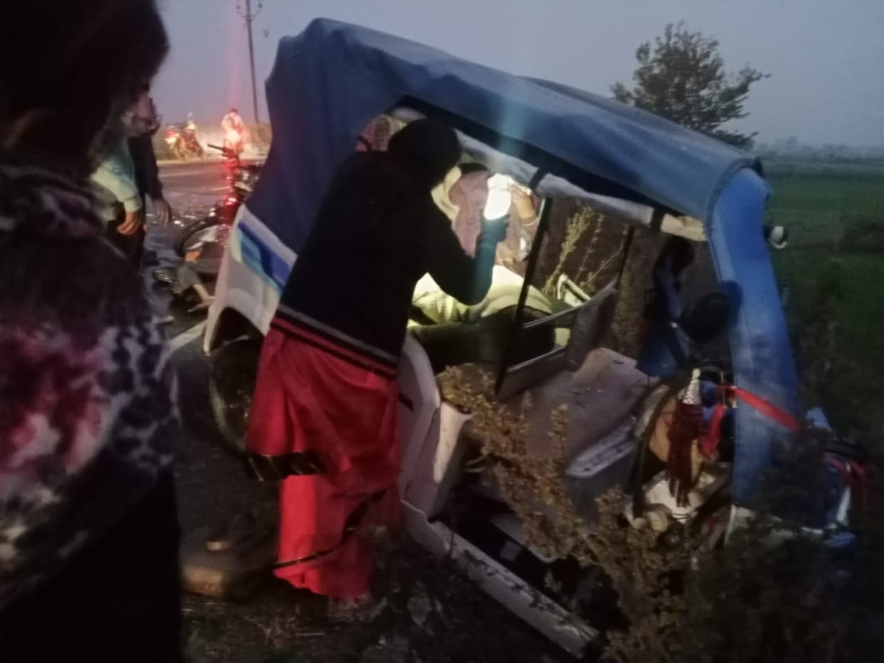Damoh Auto and bike rider collide on Damoh Chhatarpur State Highway, two dead, 6 seriously injured, undergoing treatment at district hospital