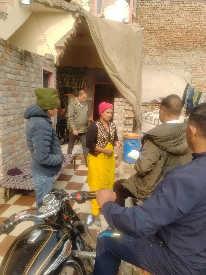 2.74 lakh rupees along with 224 grams of ganja recovered from the woman