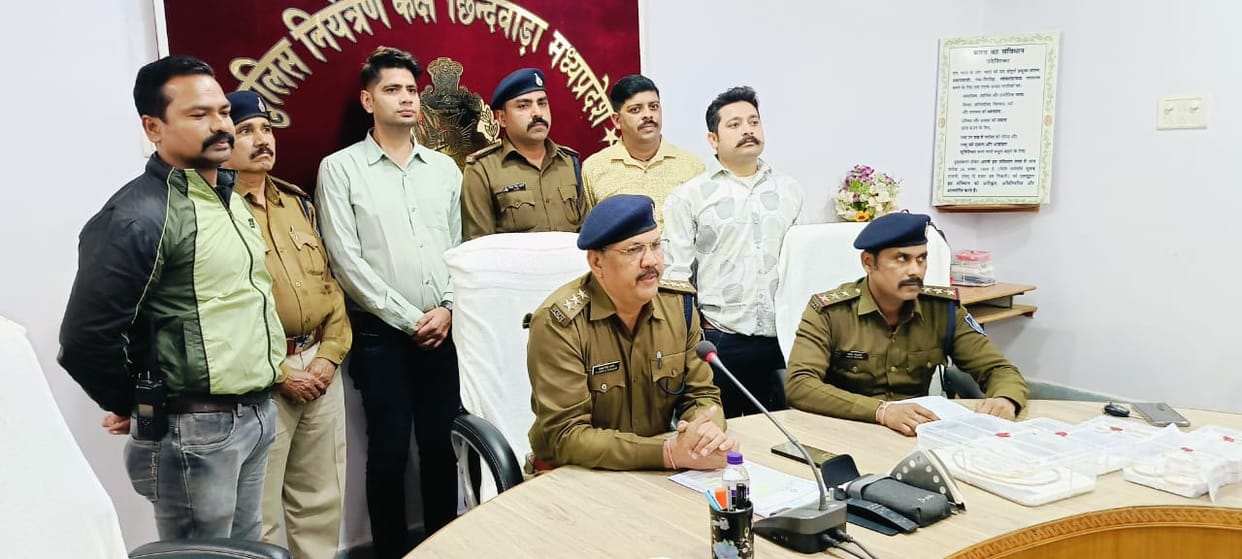 Chhindwara News: Auditor arrested for theft of gold worth 21 lakhs from gold loan branch in Chhindwara
