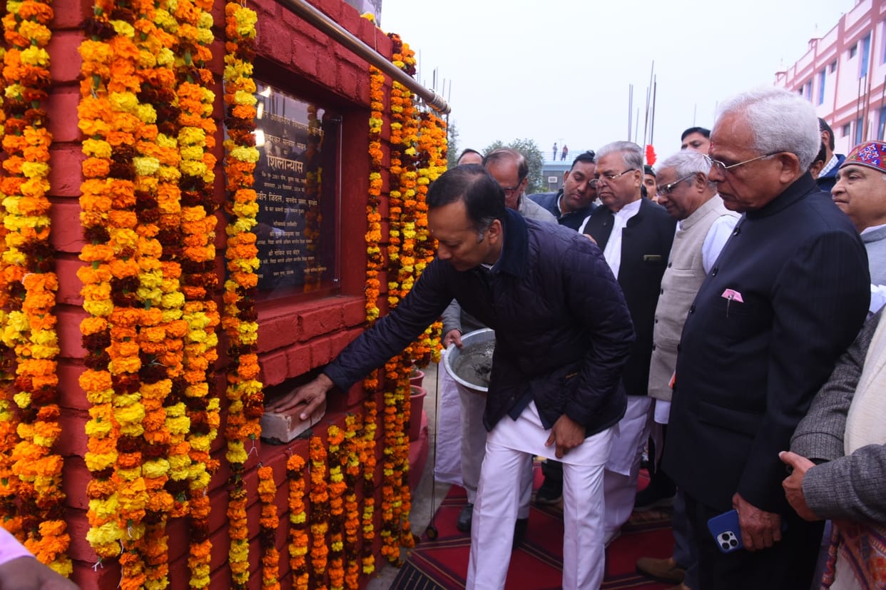 MP laid the foundation stone of Savarkar Satkar Bhawan