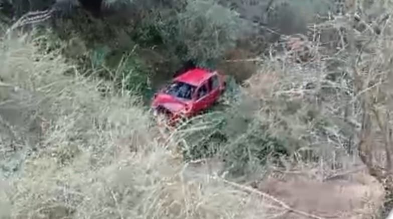 Car fell into ditch on Kanda Kahanu road, one dead