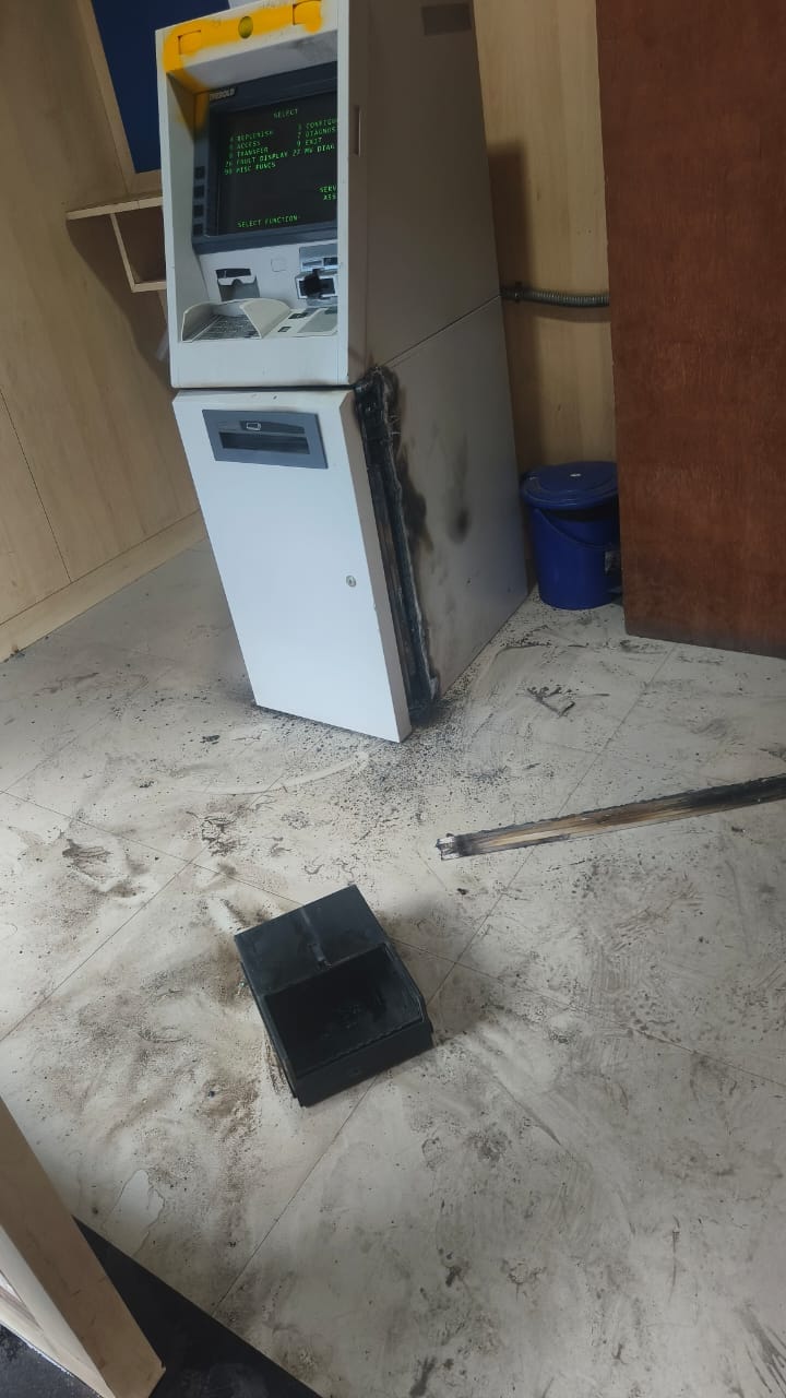 Bihar News : ATM cutter gang cuts  HDFC Bank ATM in daudnagar of aurangabad bihar today crime bihar police