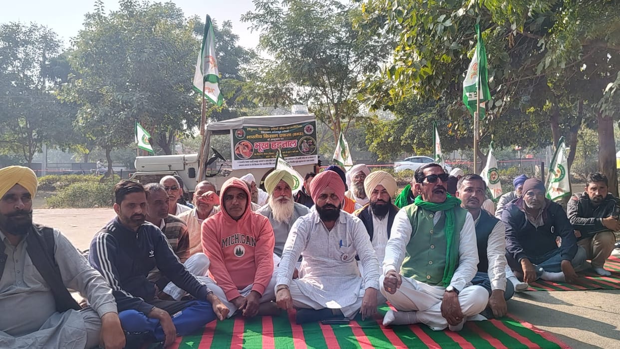 35 farmers from 15 villages did a symbolic hunger strike