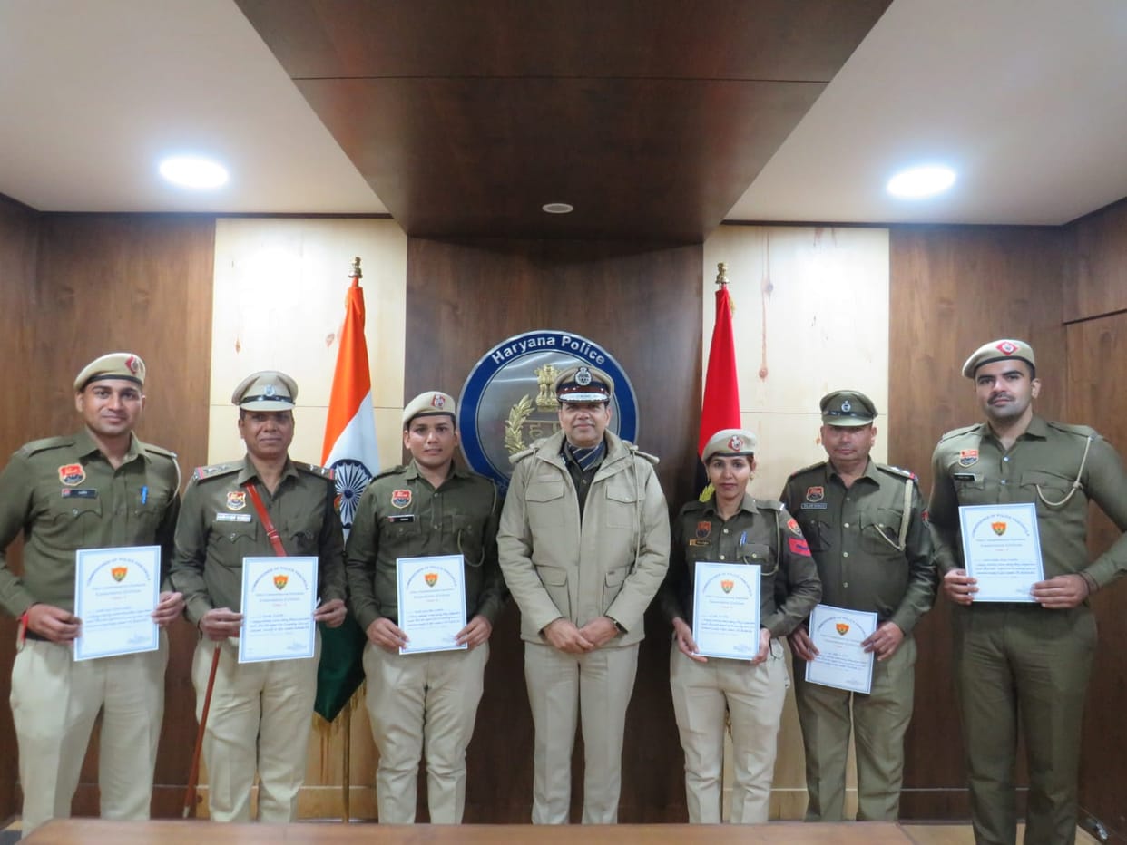 Seven policemen honored with Hero of the Week for strengthening law and order and better policing