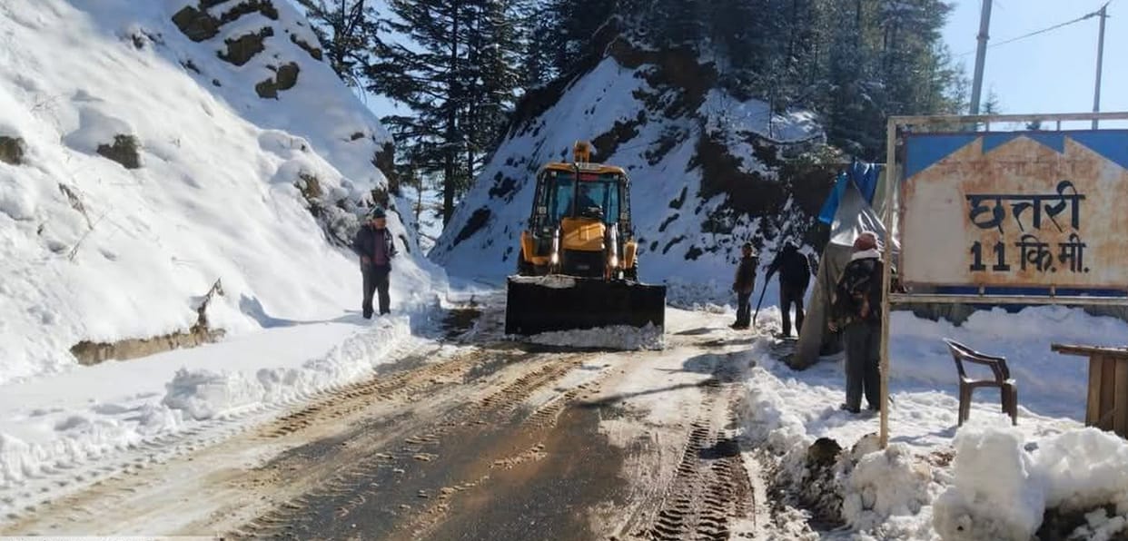 Weather clears after snowfall, water is freezing